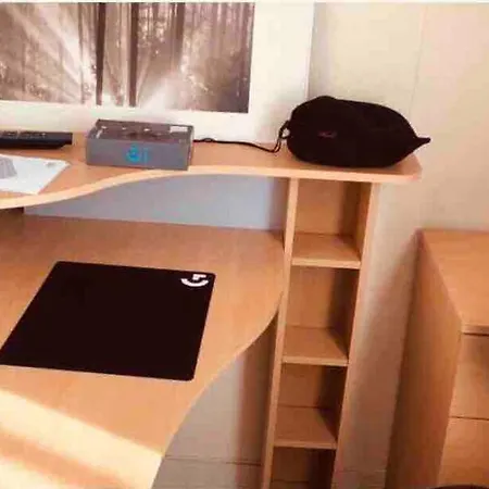 Charming Quiet Big Flat Surrounding Gardens アパート