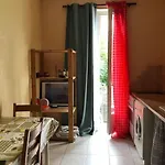 Charming Quiet Big Flat Surrounding Gardens Daire *
