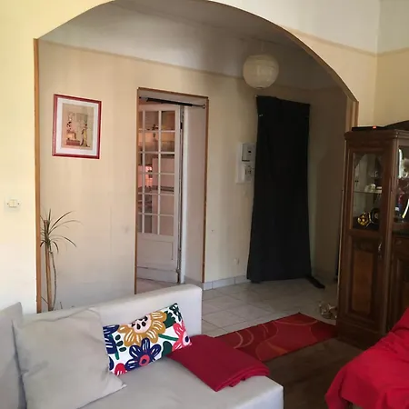 Charming Quiet Big Flat Surrounding Gardens