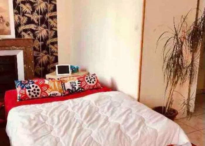 Charming Quiet Big Flat Surrounding Gardens *