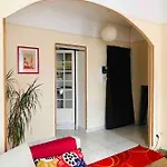 דירה Charming Quiet Big Flat Surrounding Gardens *