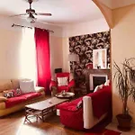 Charming Quiet Big Flat Surrounding Gardens *