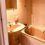 Charming Quiet Big Flat Surrounding Gardens דירה *