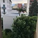 Charming Quiet Big Flat Surrounding Gardens *
