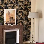 Charming Quiet Big Flat Surrounding Gardens