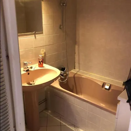 Charming Quiet Big Flat Surrounding Gardens *