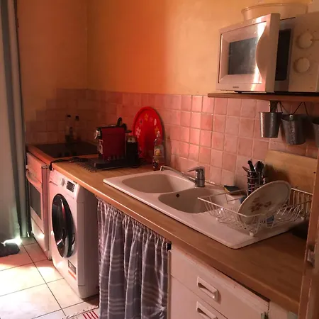 Charming Quiet Big Flat Surrounding Gardens *