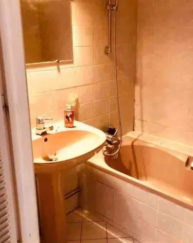 Charming Quiet Big Flat Surrounding Gardens Apartament *